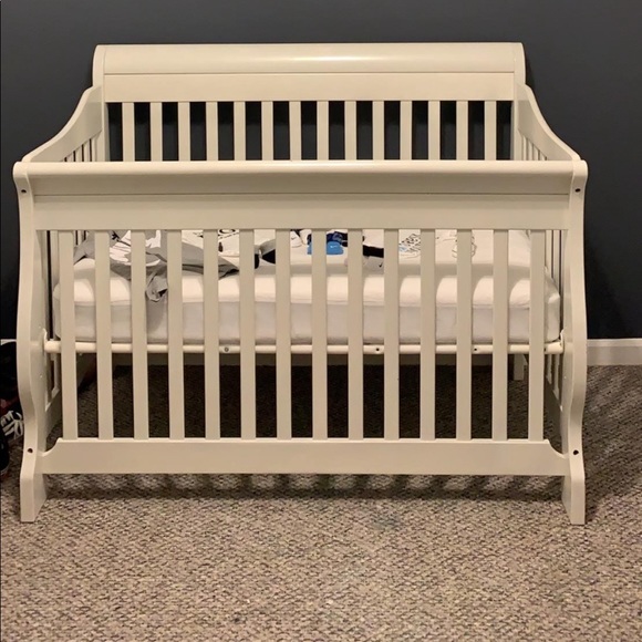 Crib - Picture 1 of 1